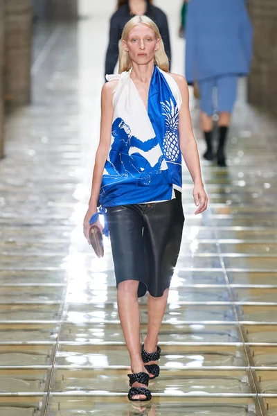 Look 12